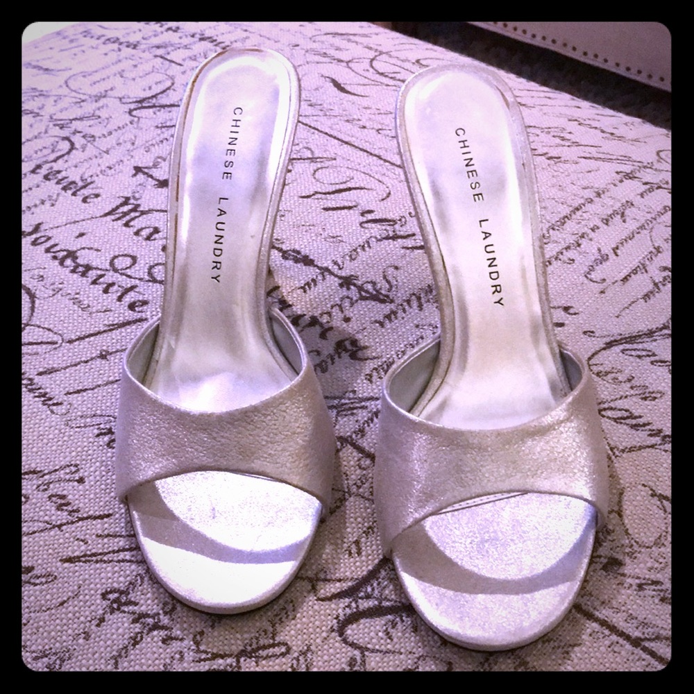 Chinese Laundry Silver Sandal Size 8.5